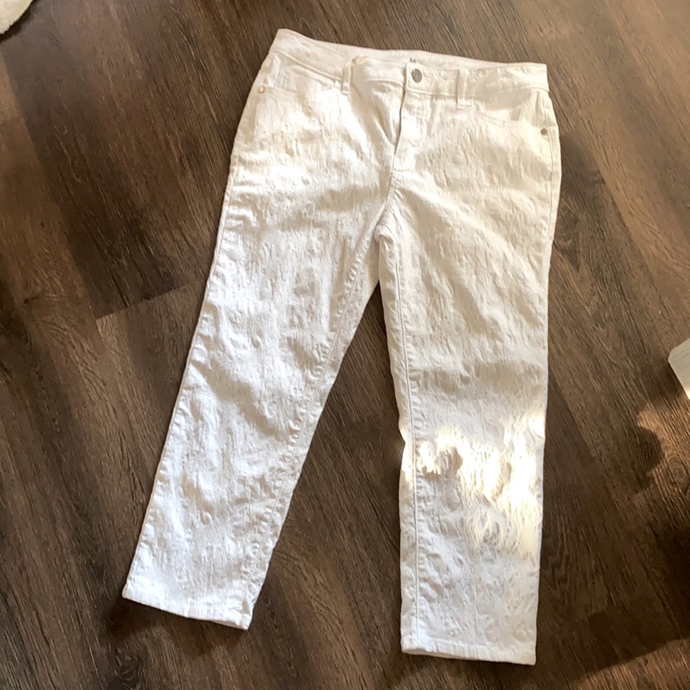White textured Vera Wang pants, Size M